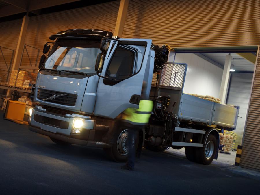  Volvo FL 2006 года  (фото 1 из 13)
